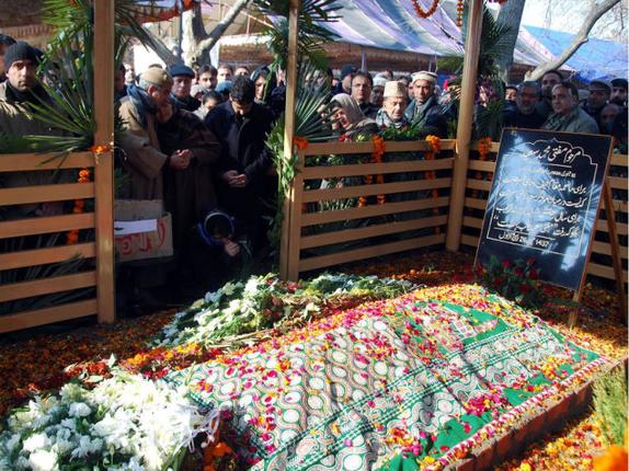 PDP chief Mehbooba Mufti and other family members pray at the grave of her father Mufti Mohammad Sayeed at Bijbehara in south Kashmir on Sunday