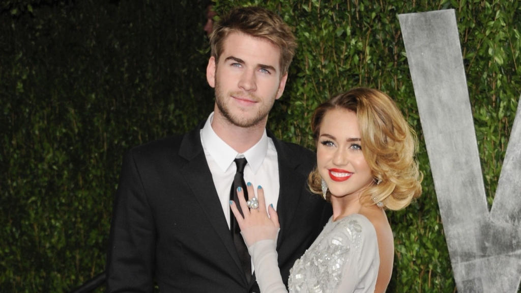 Miley Cyrus and Liam Hemsworth'are engaged AGAIN