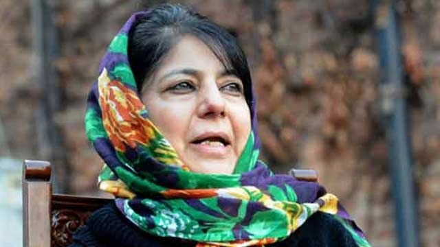 Mufti family vacates CM's bungalow in Jammu