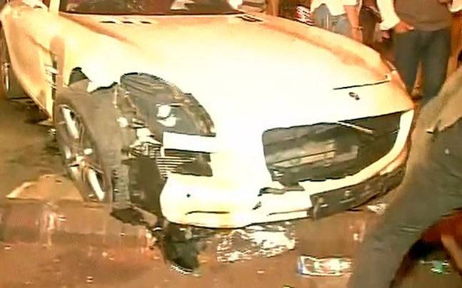 Speeding luxury car injures five persons sleeping on pavement