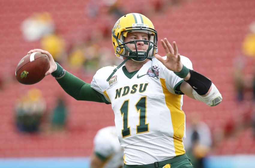 Carson Wentz stretches out for 11-yard touchdown run in FCS title game