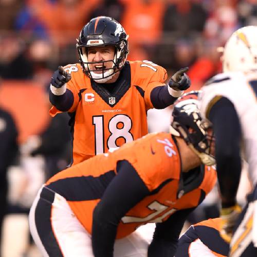 Peyton Manning directs the offense after coming in for Brock Osweiler in the third quarter of Denver's 27-20 win over the Chargers Sunday