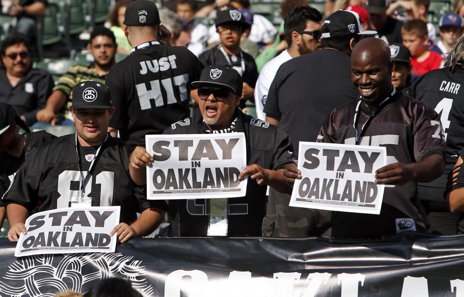 Oakland Raiders fans show'Stay in Oakland signs before Raiders play Arizona Cardinals in preseason game