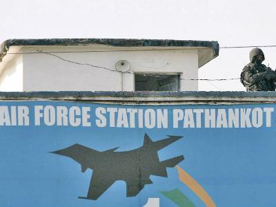 PM reaches terror-hit Pathankot, to meet Army and IAF officials