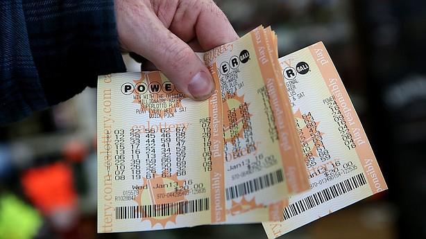 Powerball winning numbers: Live results for $1.586 billion drawing (Jan. 13, 2016)