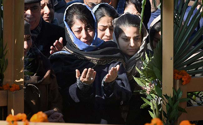 PDP chief Mehbooba Mufti breaks down while offering prayers for her father Mufti Mohammad Sayeed on Sunday