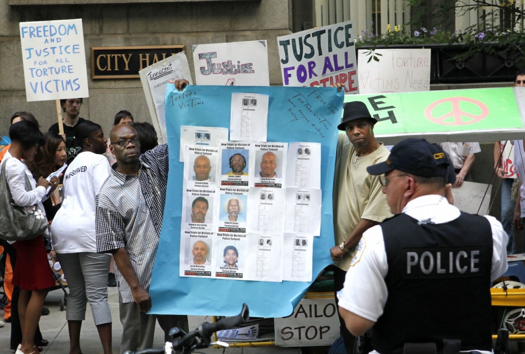 Chicago Mails Out Checks Totalling $5.5 Million to Police Torture Survivors