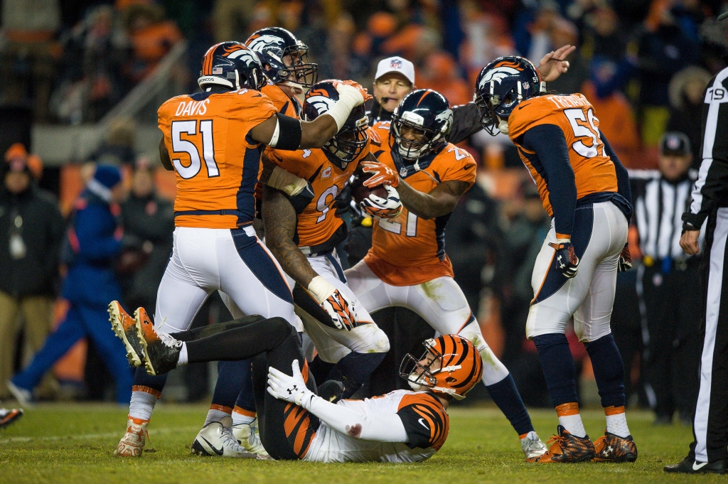 Broncos clinch playoff with victory, but Chiefs still can win division