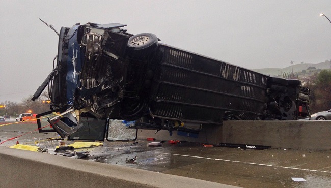 2 dead, several injured in Hwy 101 San Jose bus crash