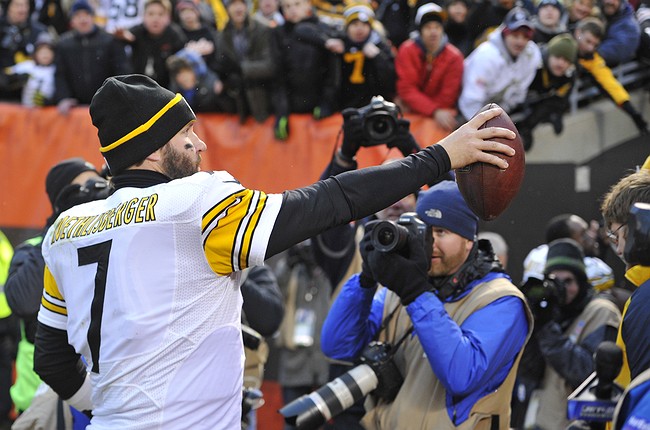 Steelers sneak into AFC playoffs with 28-12 win over Browns