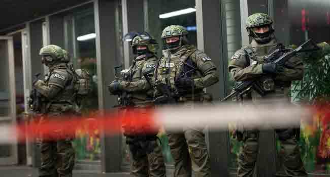 Police have evacuated two major railway stations in Munich after an intelligence agency warned Germany of an imminent terror attack