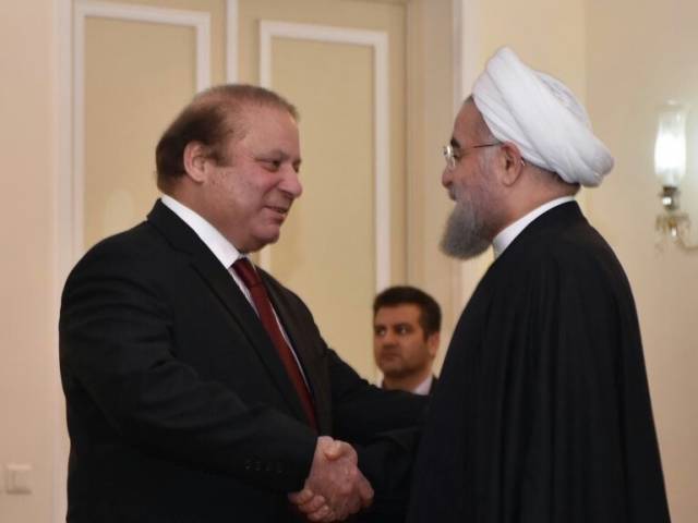 Prime Minister Nawaz Sharif meets Iranian President Hassan Rouhani in Tehran