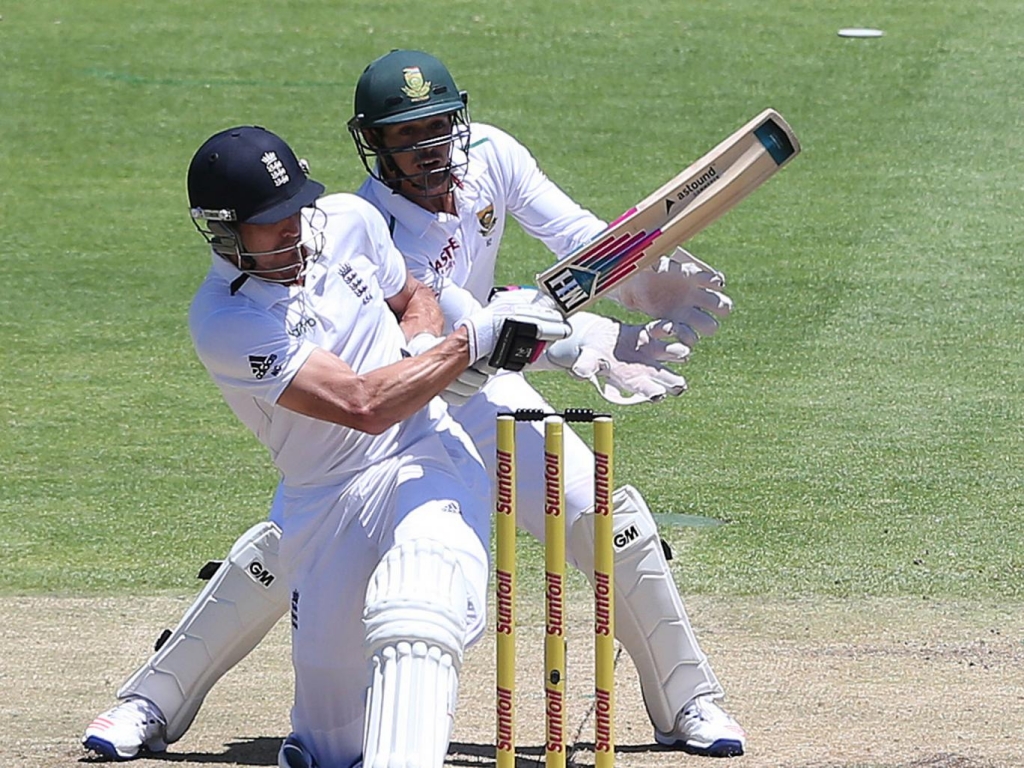 England's Nick Compton sweeps on the first day of the 2nd Test match against South Africa