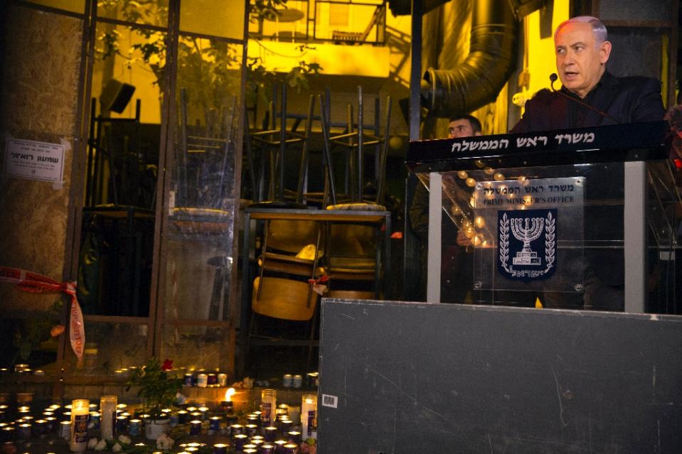 2 Killed, 7 Wounded in Tel Aviv Shooting Attack; Gunman on Loose (Video)