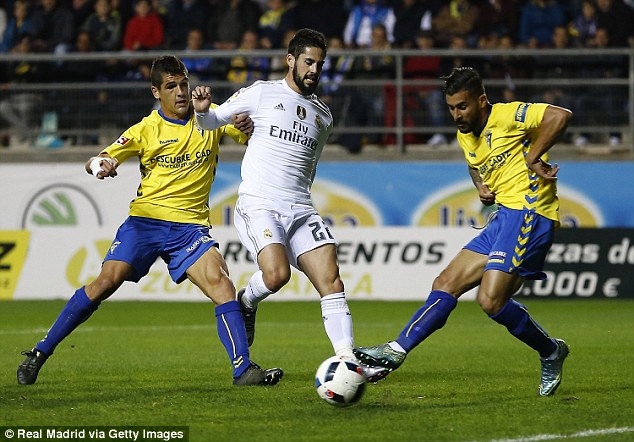 Real Madrid expecting a bid from Manchester City for Isco but will only sell the playmaker for £30million