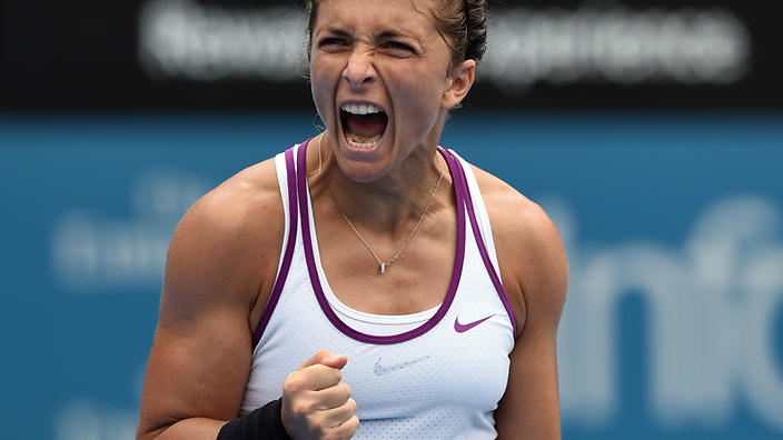 Sara Errani has fought back from 5-2 down in the second set to beat Jelena Jankovic in Sydney