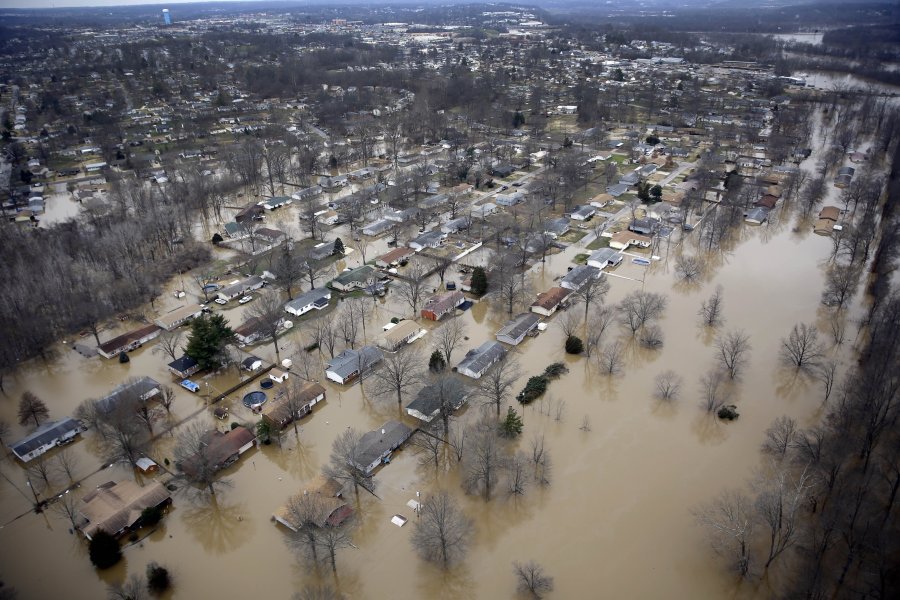 St. Louis, Missouri flooding causes Interstate 55 closure