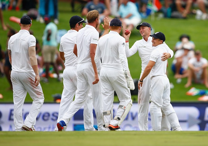 Joe Root helped Stuart Broad dismiss South Africa skipper AB de Villiers taking a smart catch to his left at second slip