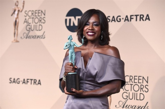 Hollywood actors to choose SAG winners amid movie diversity furor