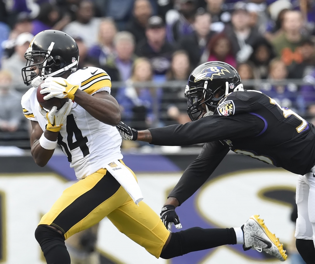 20151227pdSteelersSports19-1 Steelers receiver Antonio Brown voiced his displeasure of losing to the Baltimore Ravens for the third time in a row