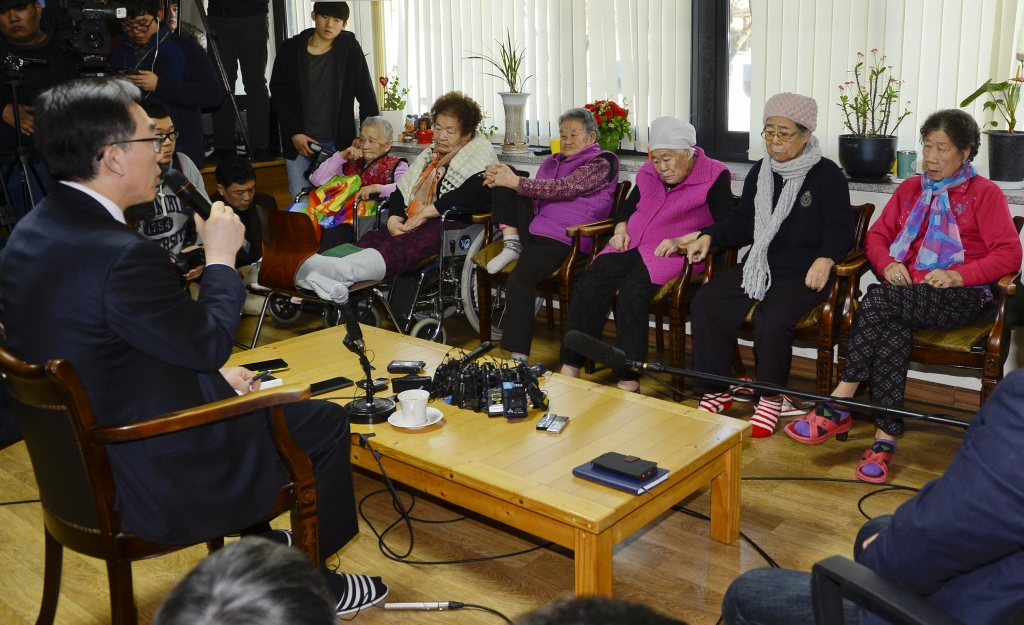 South Korean Second Vice Foreign Minister Cho Tae-yul left talks to the former South Korean sex slaves who were forced to serve for the Japanese Army during World War II at the House of Sharing where the home for the living sex slaves in Gwangju Sou