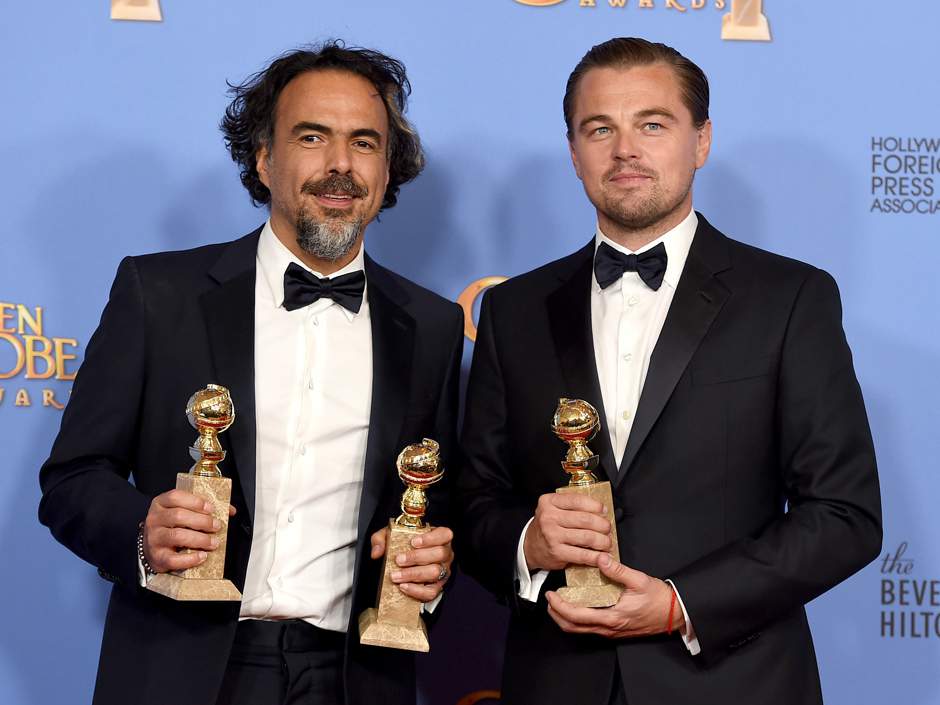 The Revenant’ director Alejandro Gonzalez Inarritu and Leonardo Di Caprio pose in the press room with their awards