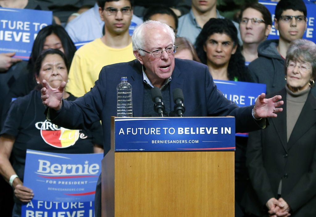 Bernie Sanders Becomes Object of Republican Fascination in Iowa