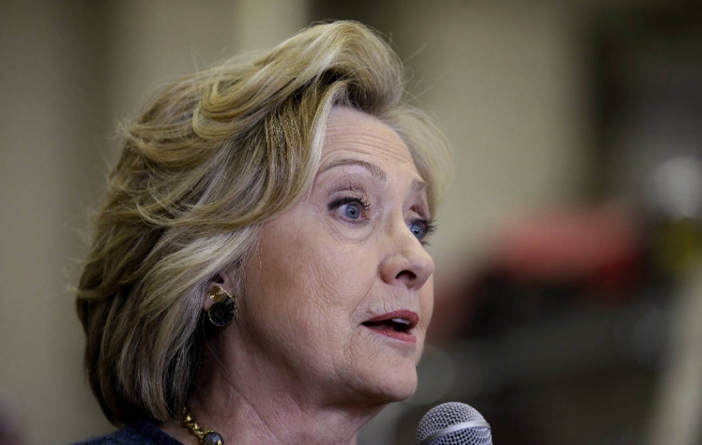 Clinton trying to light fire among Iowa activists