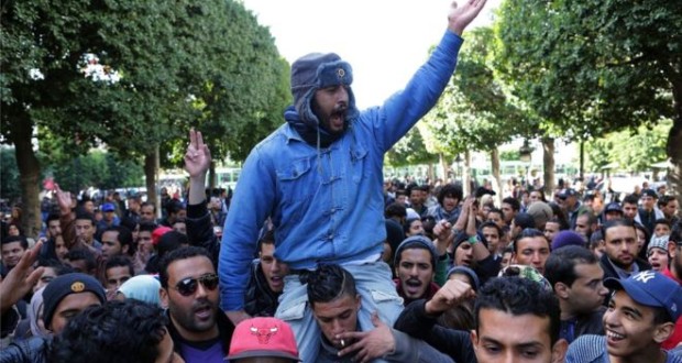 Police fire tear gas as thousands demand jobs in Tunisia