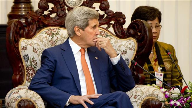 US Secretary of State John Kerry meets with Lao Prime Minister Thongsing Thammavong in Laos