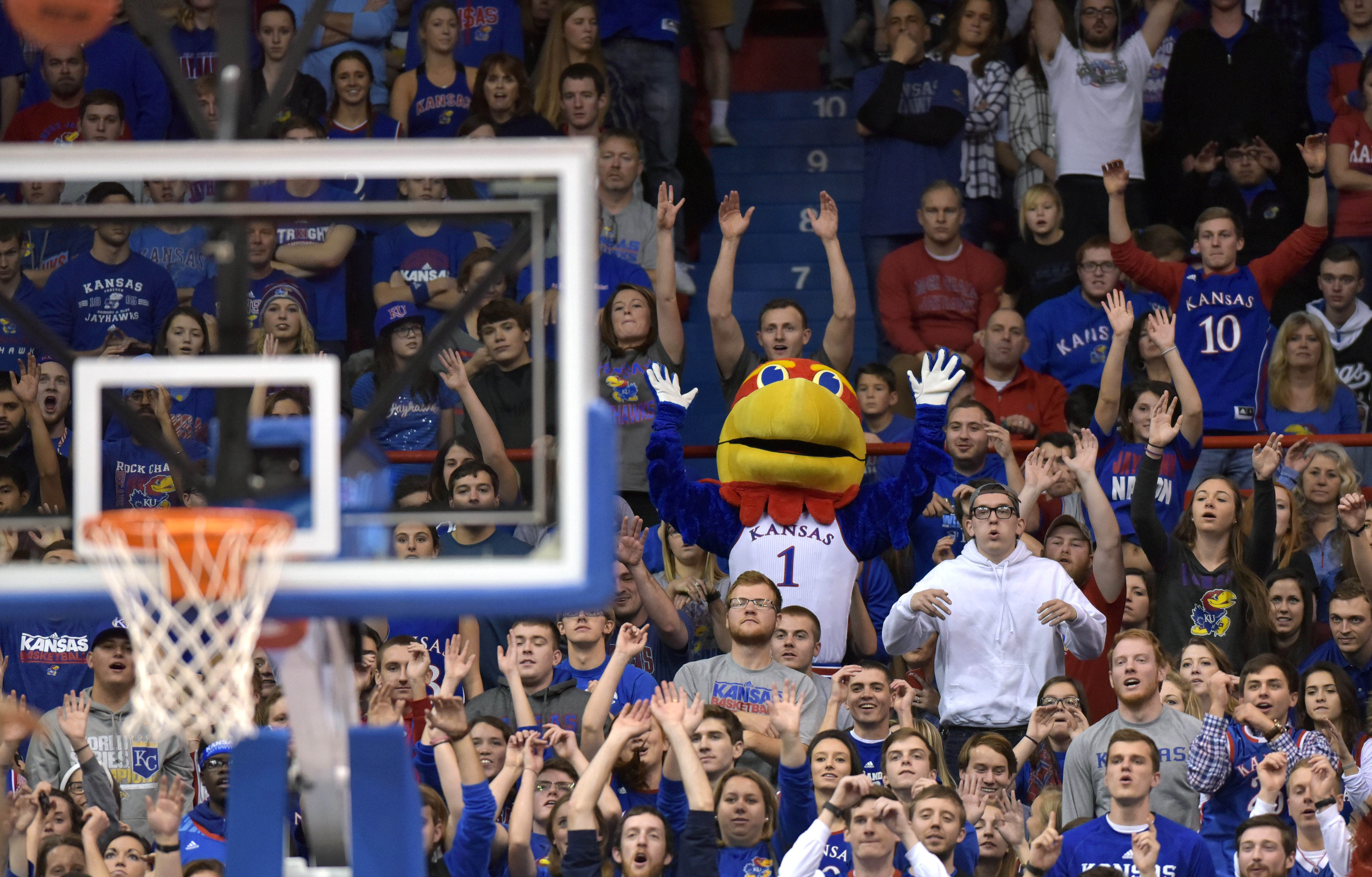 Men's basketball: Kansas outlasts Oklahoma in 3 OTs