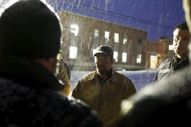 Harney County Sheriff David Ward meets with members of the Pacific Patriots Network