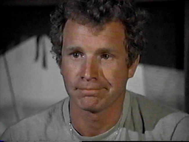 Wayne Rogers, Trapper John on 'MASH,' dies at 82