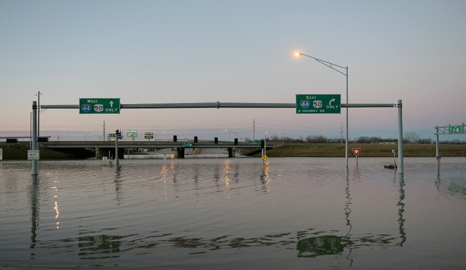 Missouri overpass flooded