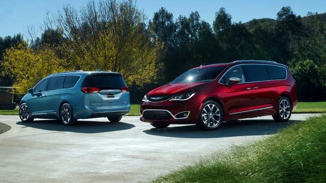 2017 Chrysler Pacifica: Would you Like Gas or Hybrid? [Detroit]