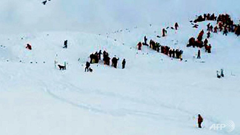 10 school children and teacher hit by avalanche in French Alps