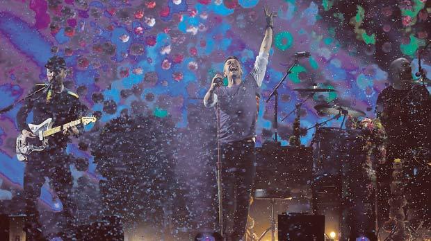 Coldplay who won best group kicked off the awards ceremony with a performance of their song Hymn for the Weekend