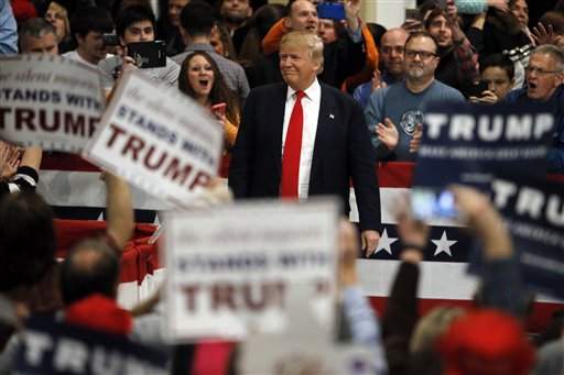 Trump looks to lock up decisive win in South Carolina