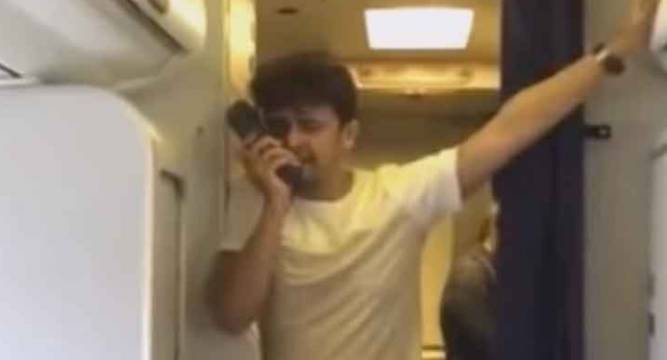 Jet Airways removes flight crew for Sonu Nigam's performance