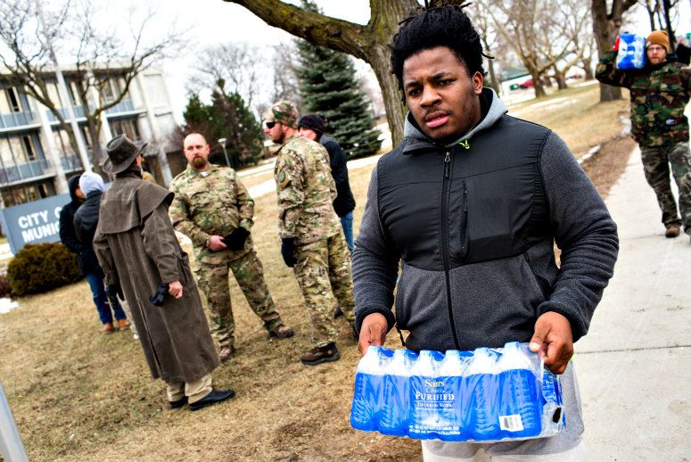 Darius Simpson an Ohio resident volunteers to bring water to Flint residents on Jan. 24