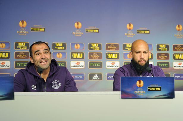 Everton manager Roberto Martinez and goalkeeper Tim Howard