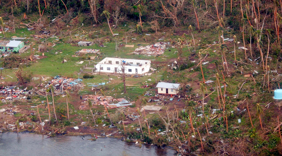 Fiji super cyclone kills 10 and raises fears of health crisis