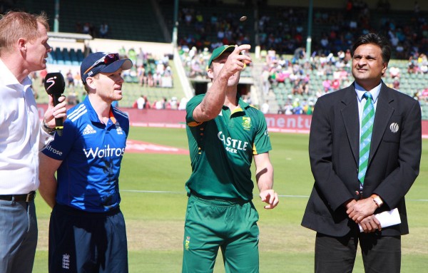 File AB De Villers of South Africa and Eoin Morgan of England at the toss of the coin