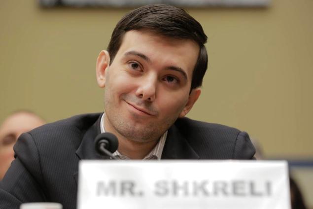 UPDATE 1-Ex-drug exec Shkreli invokes Fifth Amendment before Congress