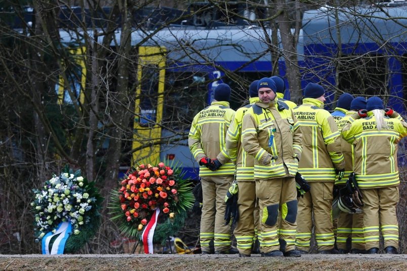 Train crash in southern Germany causes deaths, injuries