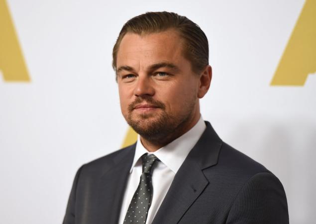 Leonardo DiCaprio Looks So Dapper on BAFTAs 2016 Red Carpet