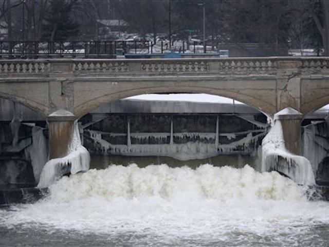 Flint crisis may help governor ease GOP doubt on Detroit aid