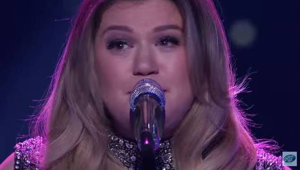 Kelly Clarkson breaks down during her performance of Piece by Piece on American Idol