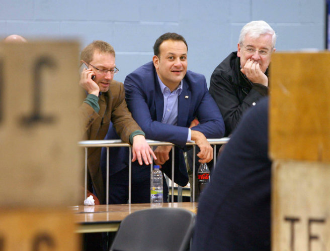 Varadkar backs Kenny's leadership opposes Fianna Fáil deal