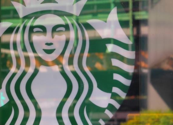 Starbucks Barista Learns Sign Language To Serve Deaf Customer Better